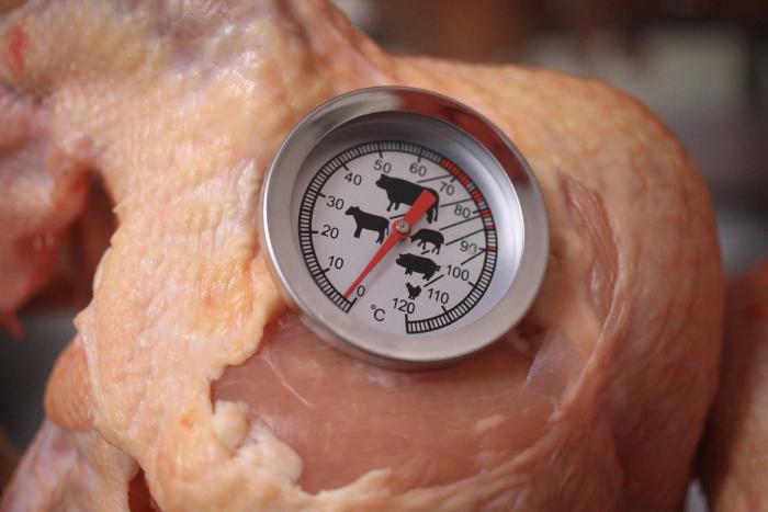 Kontrola vychladenia v najhrubšej časti tela, teplota musí dosiahnuť minimálne 4°C - Dúbravské kura „72“ - Dúbravské kura „72“